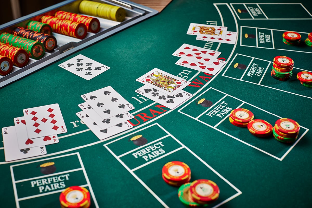 Blackjack (rules, strategies, card counting) hero image