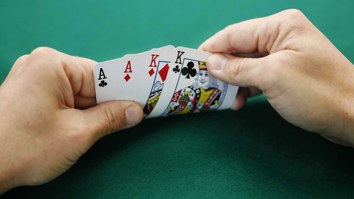 Omaha Poker: The Ultimate Guide hero image