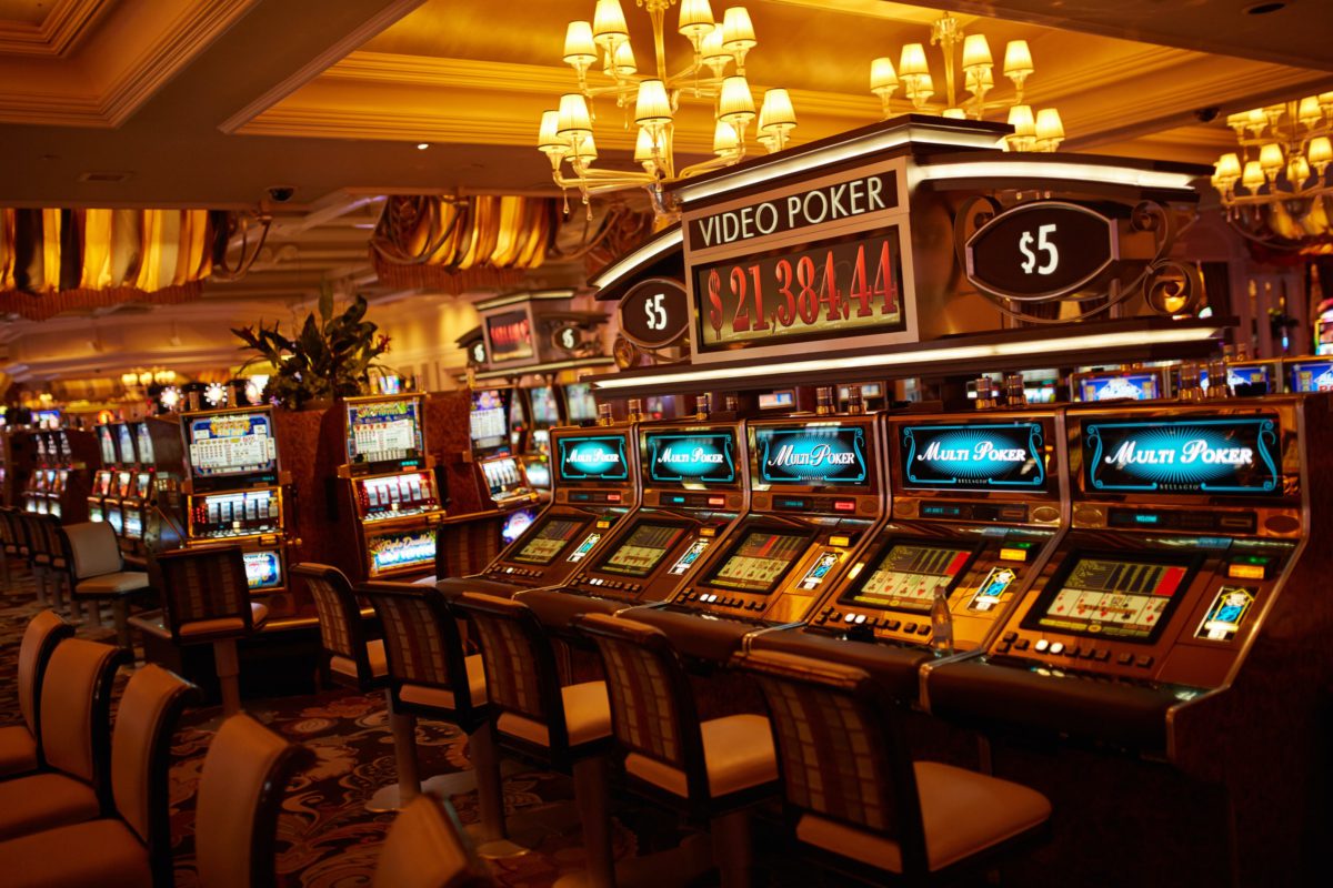 Slot machines (history, mechanics, strategies) hero image