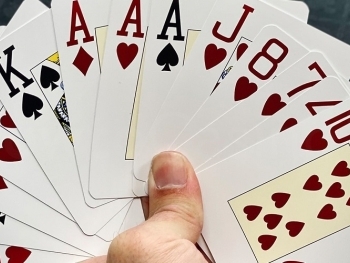 Chinese Poker: A Complete Guide to Rules, Strategy & Variants image