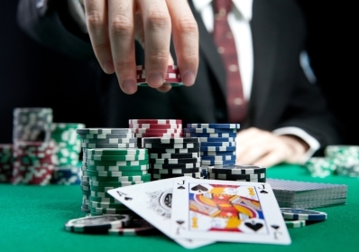Famous Poker Players and Their Greatest Moments blog image